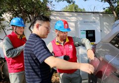 “鄂电红马甲”为美好生活“充电续航”