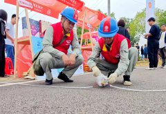 “鄂电红马甲”全力保障农民丰收节用电可靠